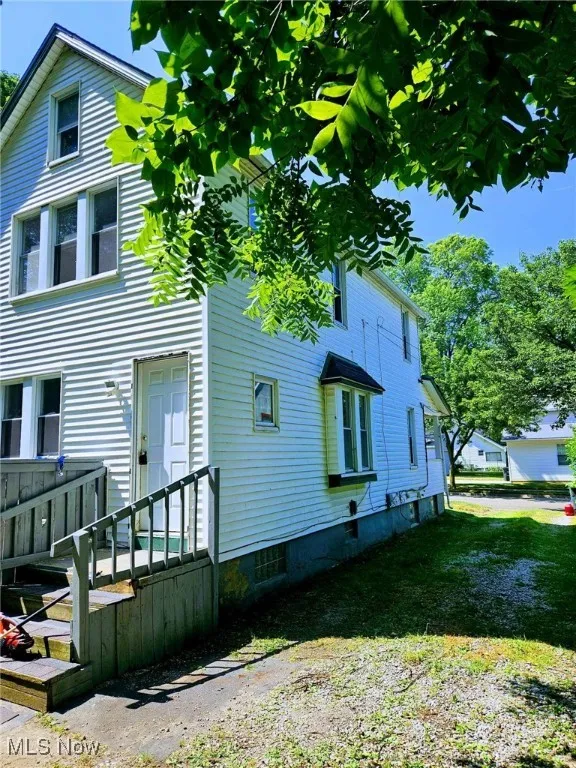 View of home's exterior