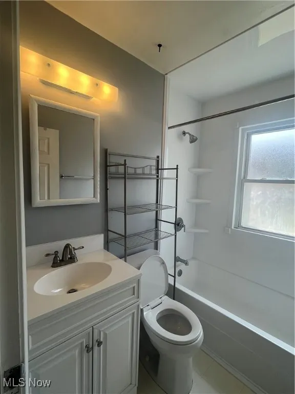 Main level full bathroom