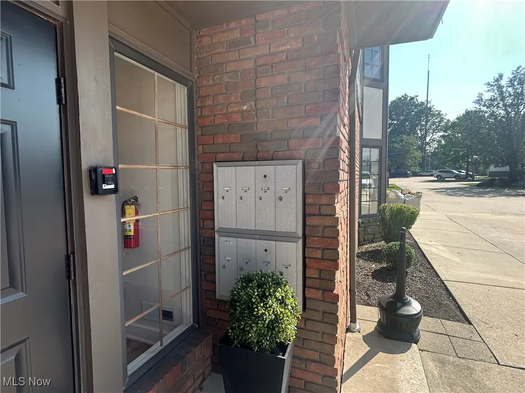 Private secured mail boxes