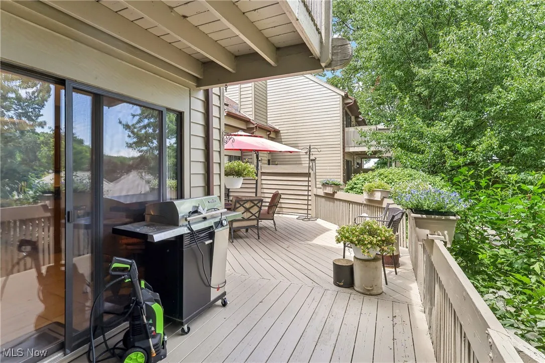 Deck off of the eating area