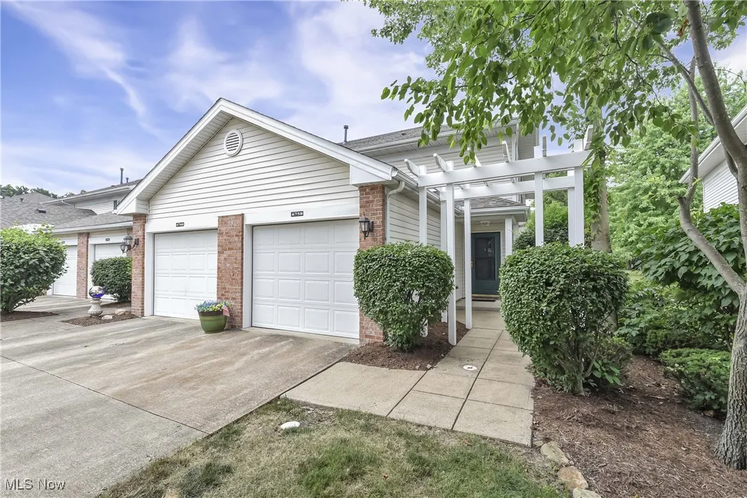 6758 Quarrystone Lane, Middleburg Heights, Ohio,MLS Now Listing ID