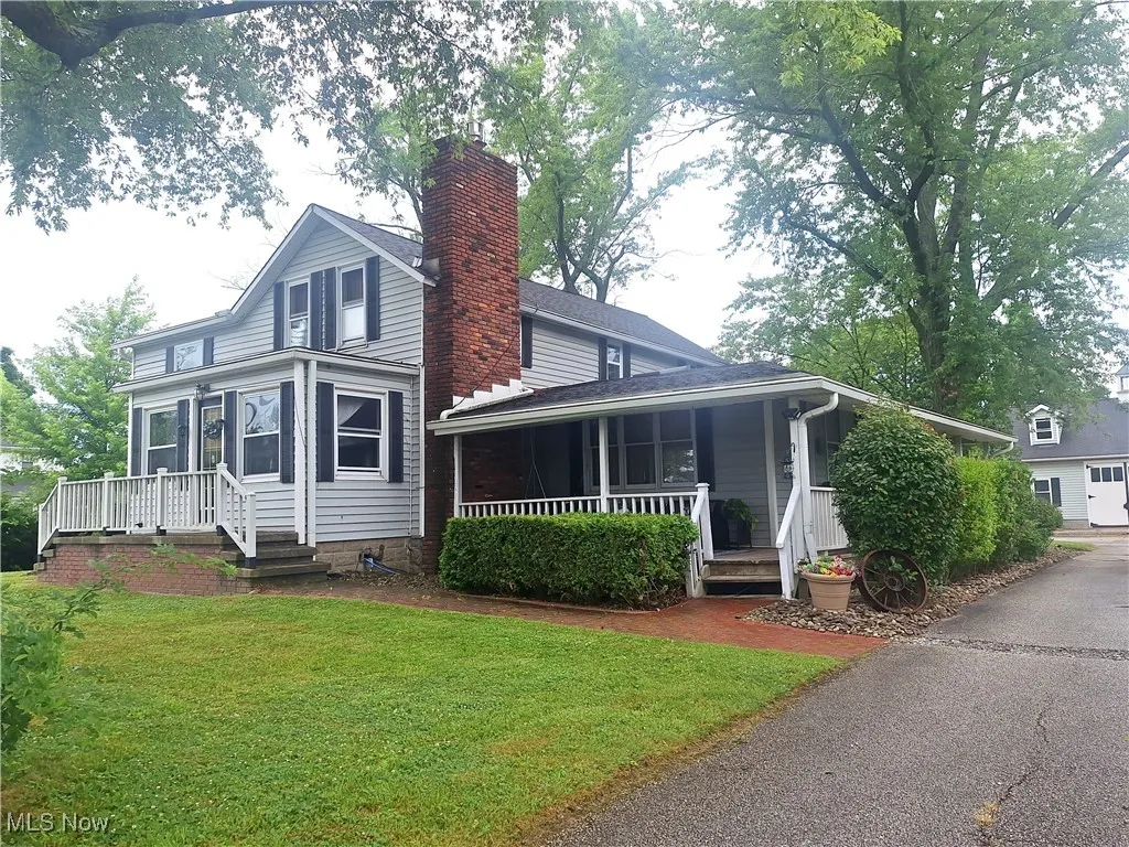 15818 Georgia Rd., Middlefield Twp. Built in 1938 but updated in 2014!
