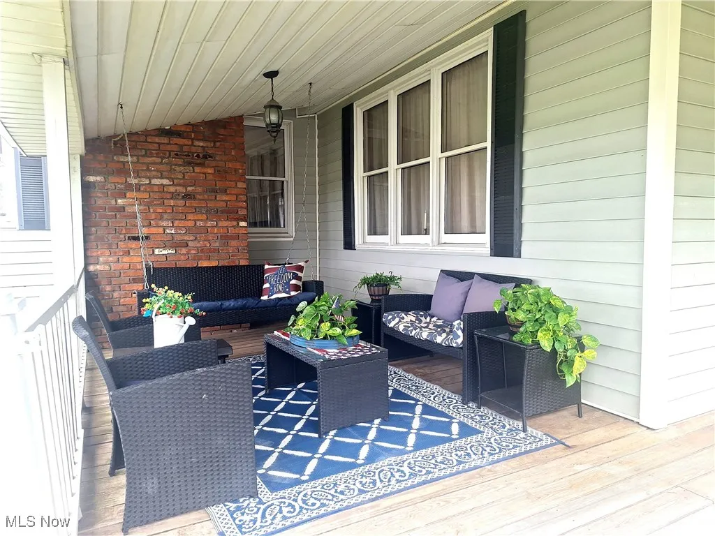 Coverd Front Porch