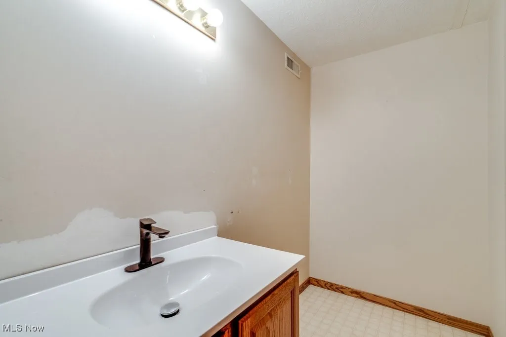 Full bathroom in basement