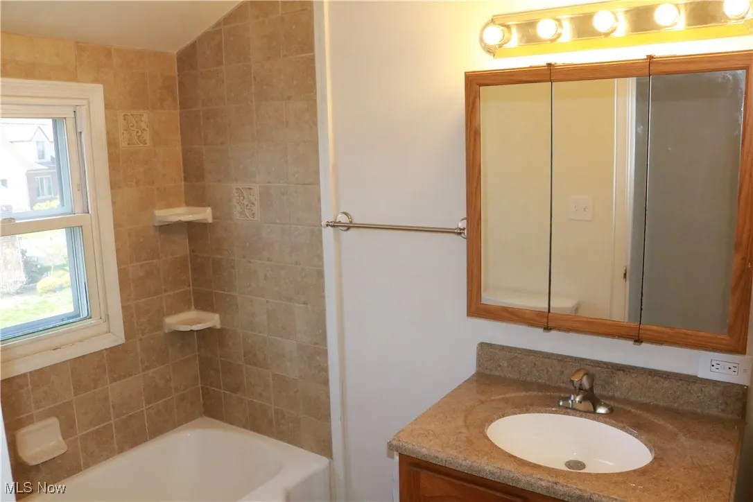 2nd floor full bath