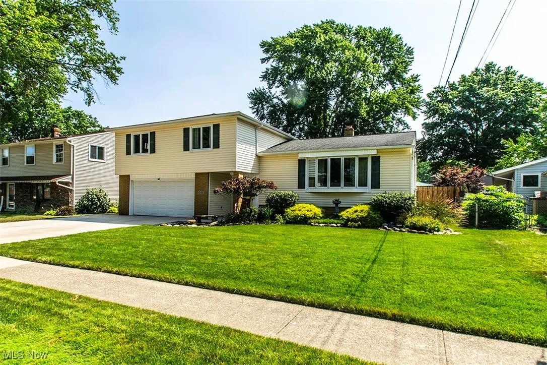 556 Louis Drive, Berea, Ohio,MLS Now Listing ID