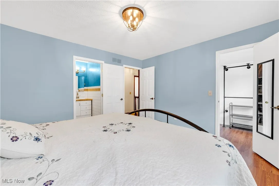 PRIMARY BEDROOM SUITE