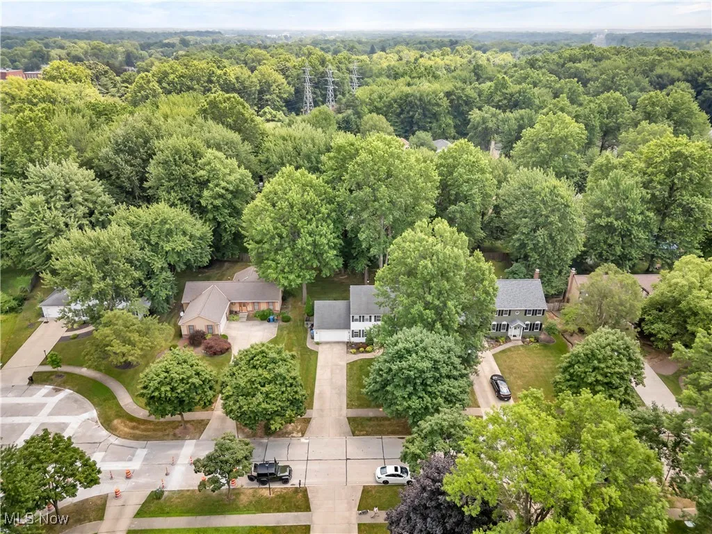 WOODED - PRIVATE CUL DE SAC