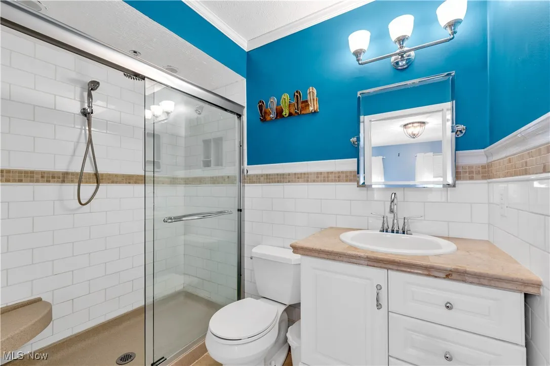 FULLY UPDATED PRIMARY BATHROOM WITH BEAUTIFUL STYLISH TILE WALLS/SHOWER - NEW VANITY