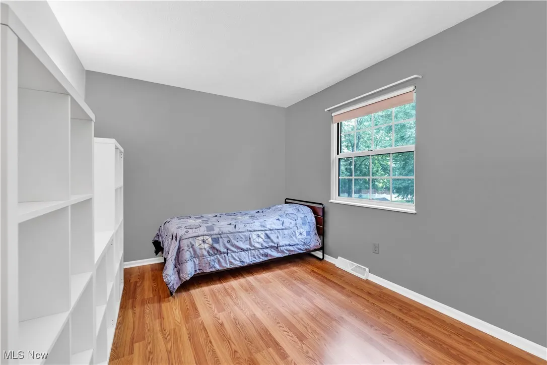 BEDROOM WITH SPACIOUS WALL SHELVES