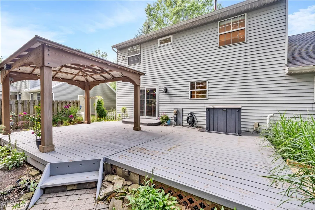 GREAT SPACE FOR PATIO EVENTS - RELAXING AND OVERLOOKING NATURE