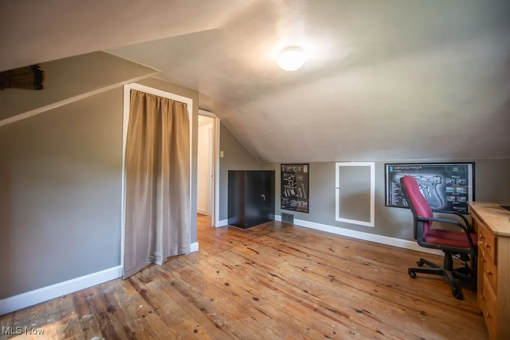 View of office / bedroom area