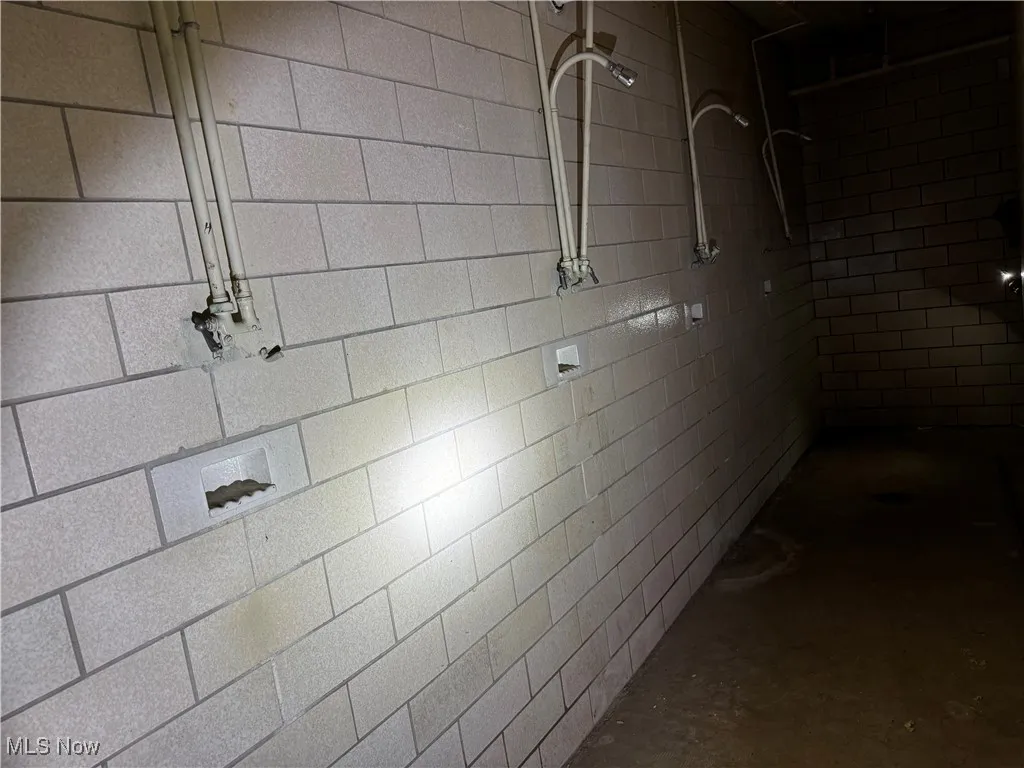 Bathroom featuring tiled shower