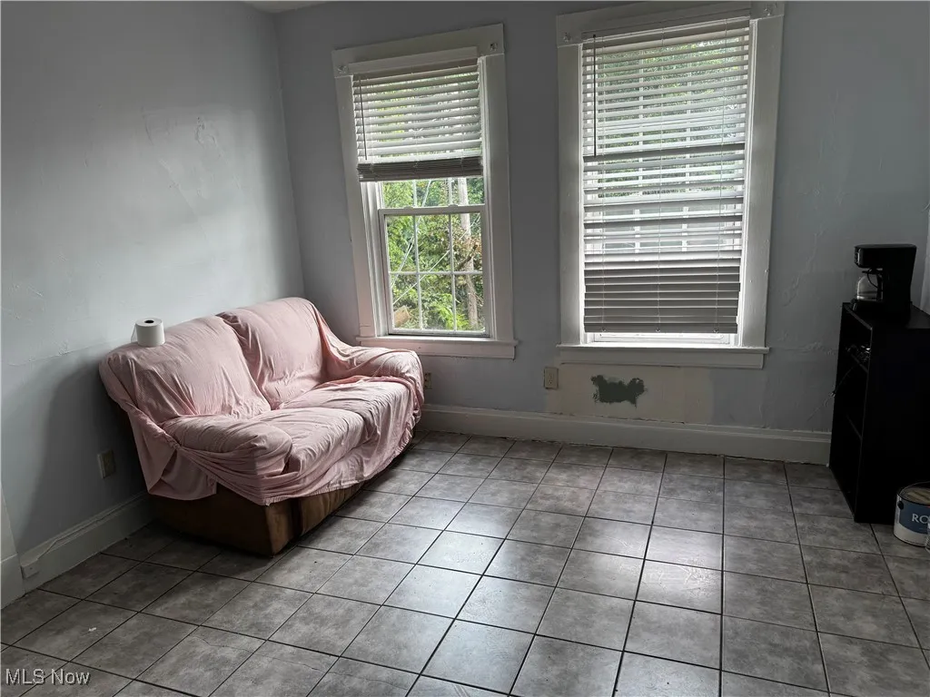 Sitting room featuring light tile patterned floors