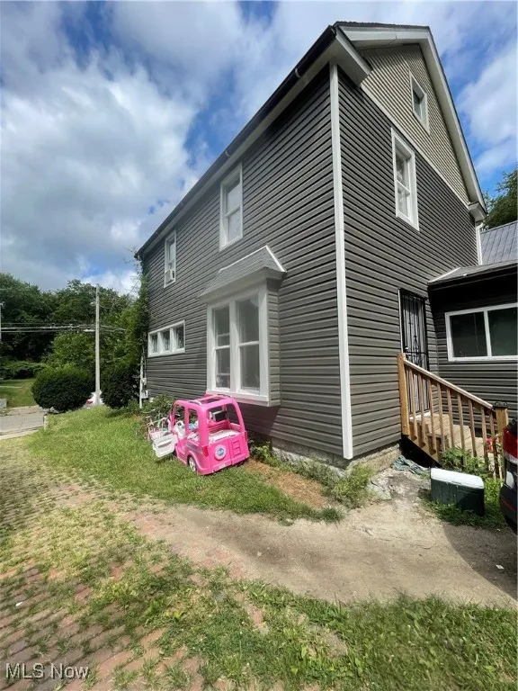 View of side of home