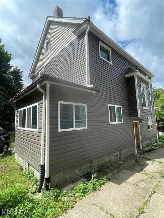 View of side of home