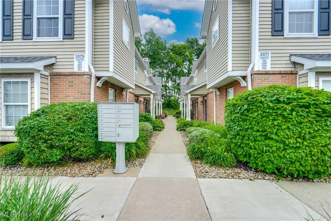 Welcome to 3375 Lenox Village Unit 254!