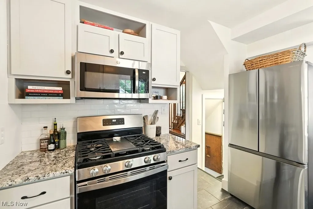 2021 new GE Microwave and Stove / Range