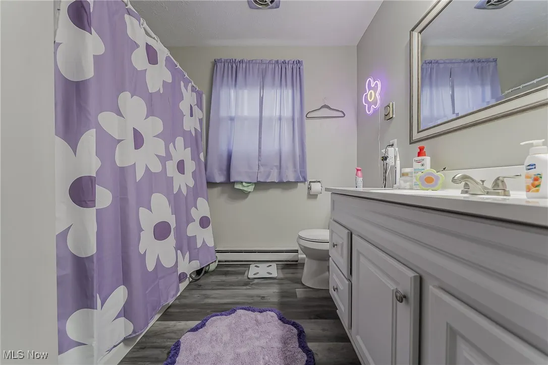 275 Sheldon Full bath