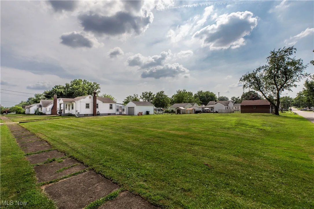 View of grassy yard featuring a residential view