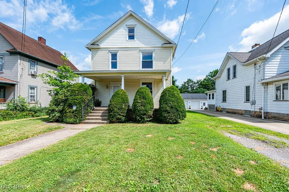 View of front facade featuring a porch and a front yard