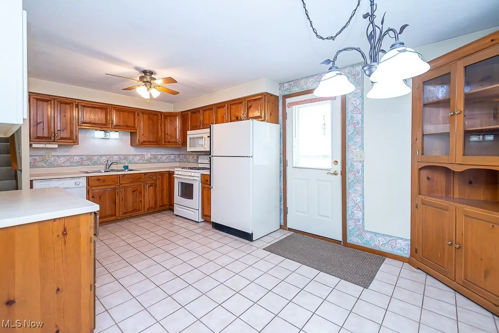 Kitchen light countertops, a ceiling fan