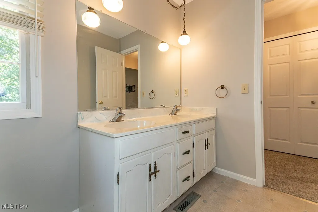 Owners Bath Upstairs