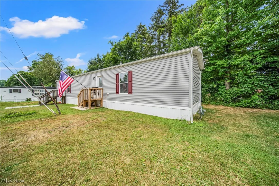 View of front of property featuring a front yard