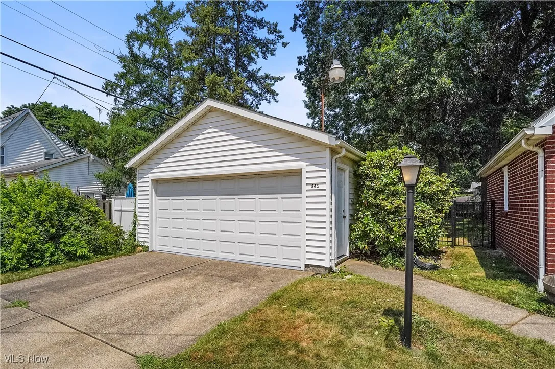 Detached 2-car garage