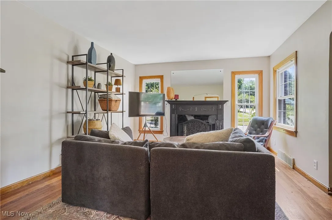 Living Room with fireplace