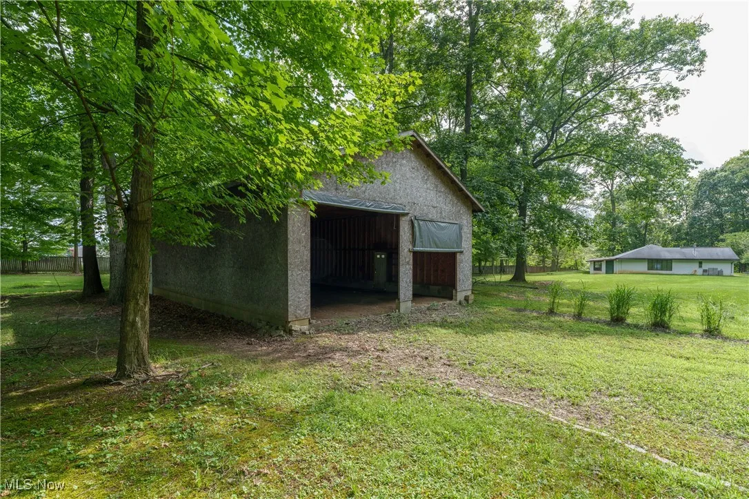 View of yard featuring an outdoor structure and an outbuilding