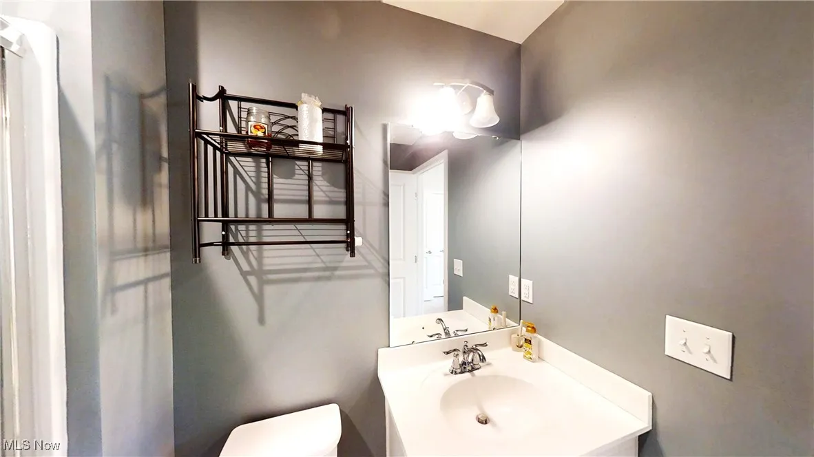 Guest room Bath