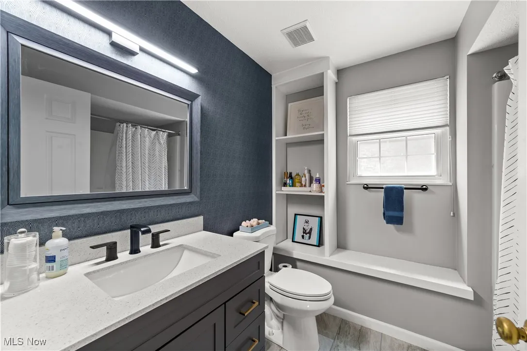2nd Floor Full bathroom