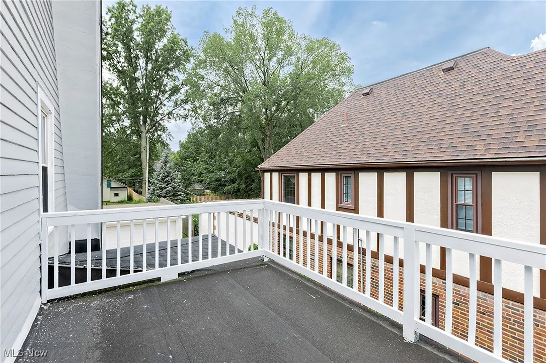 2nd floor balcony - perfect for reading and relaxing.