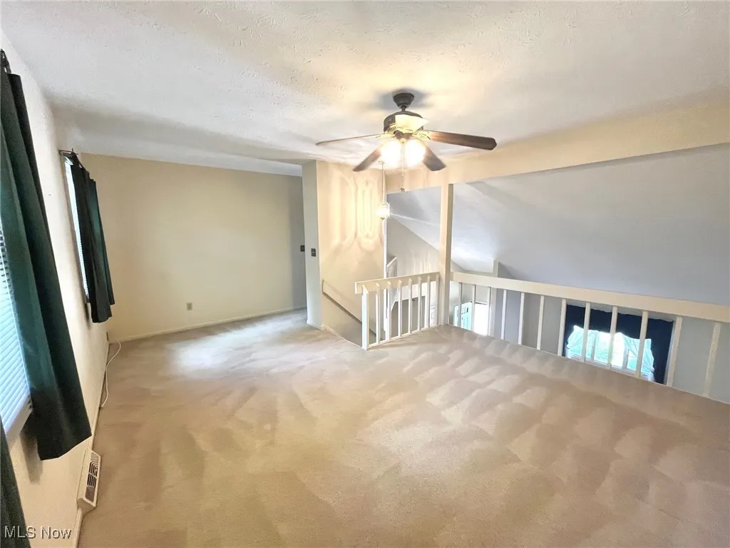 Unfurnished loft