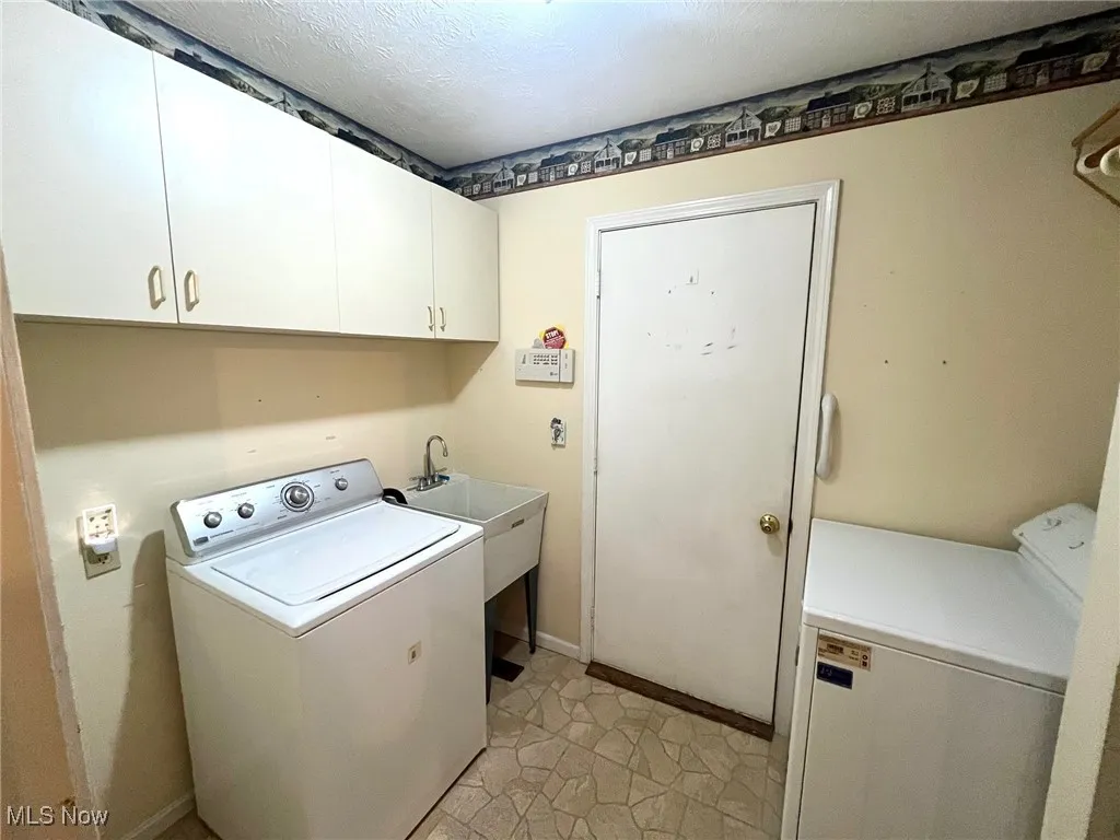 1st Floor Laundry/Mud room off Garage.