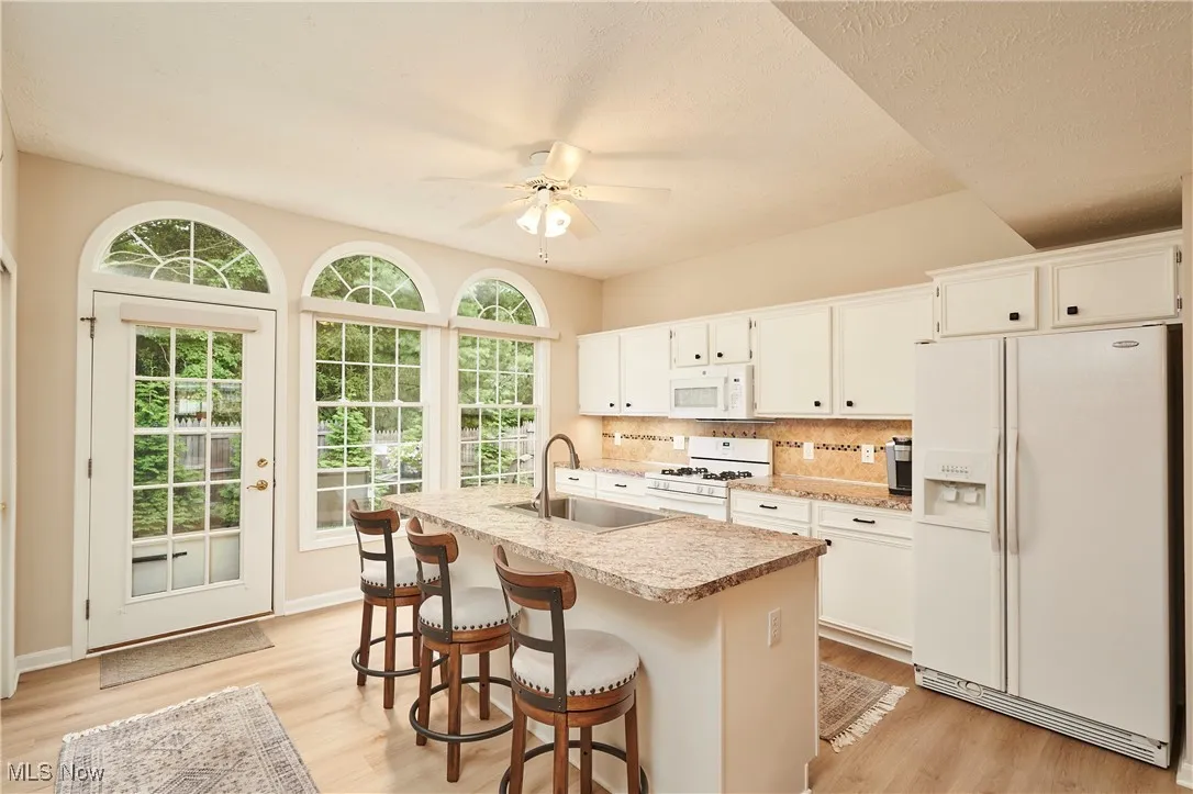 A showpiece of the Kitchen are 3 generous arched windows with rear views.