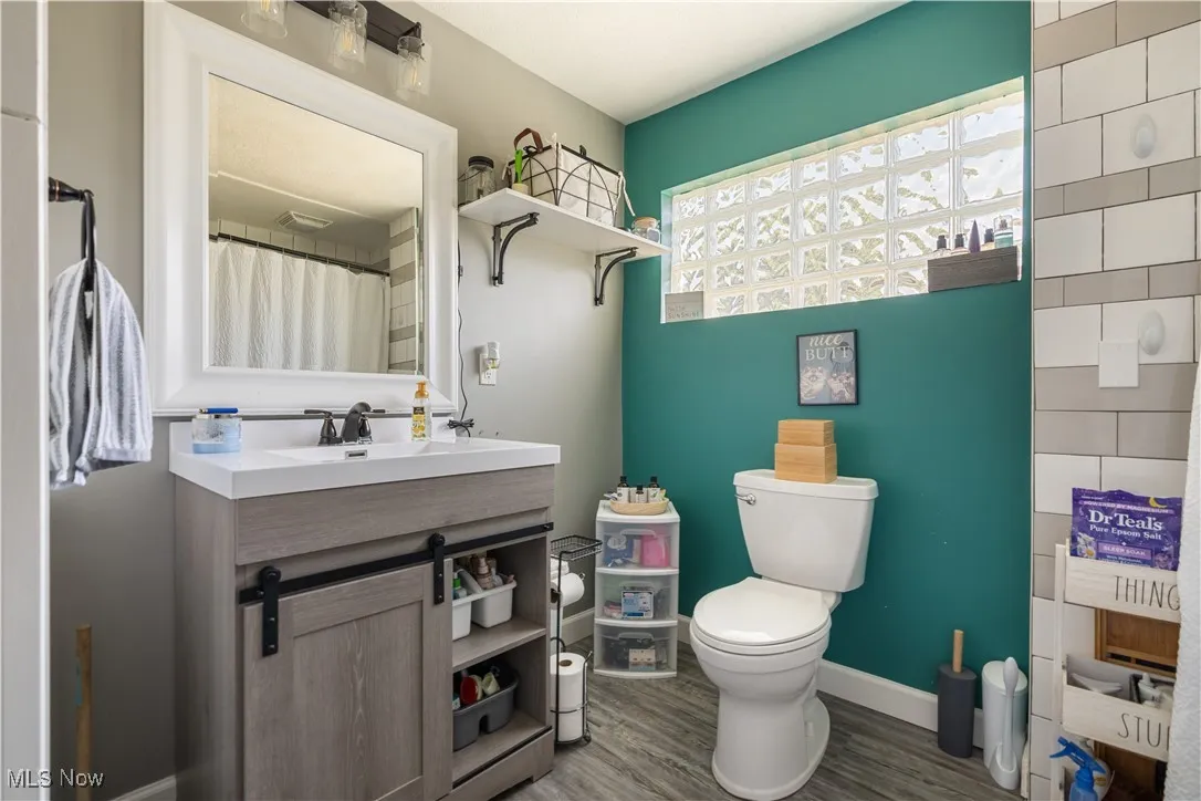 First floor full bath.