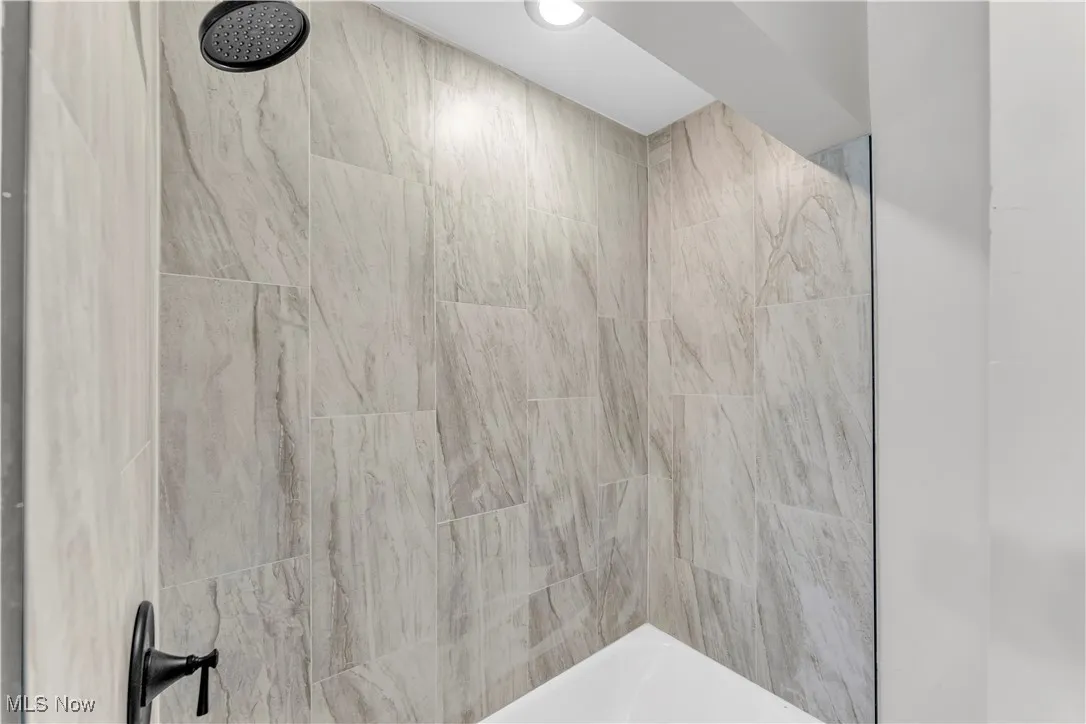 Full bathroom with tub / shower combination