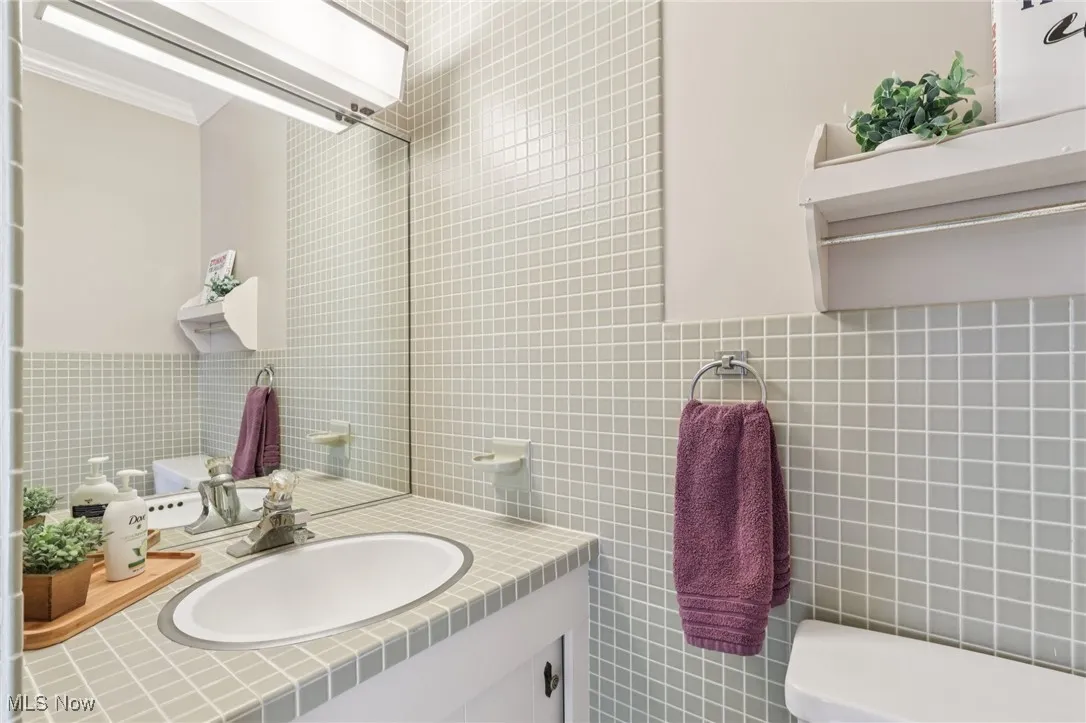 Main house - ensuite to bedrm 3