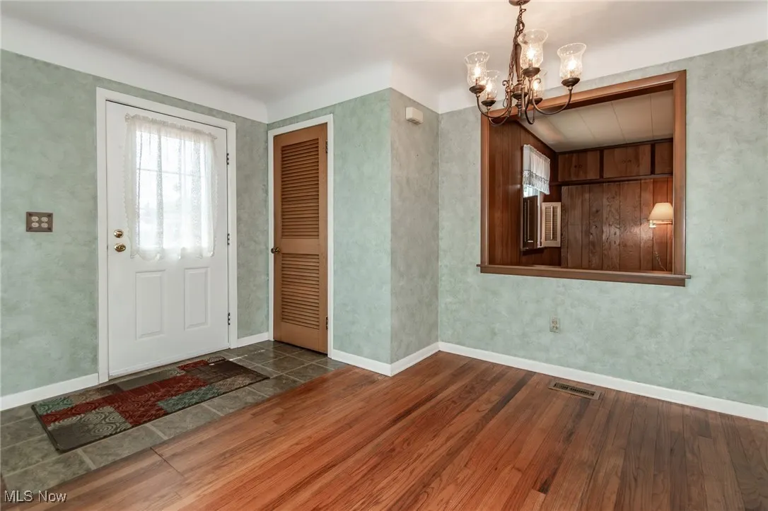 Entry & coat closet!