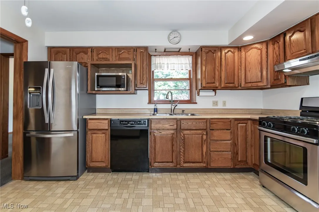 Nice sized kitchen!
