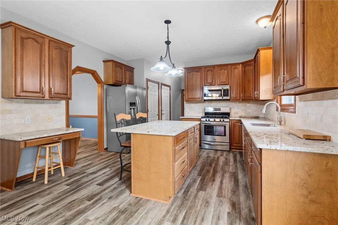 Another view of eat-in kitchen