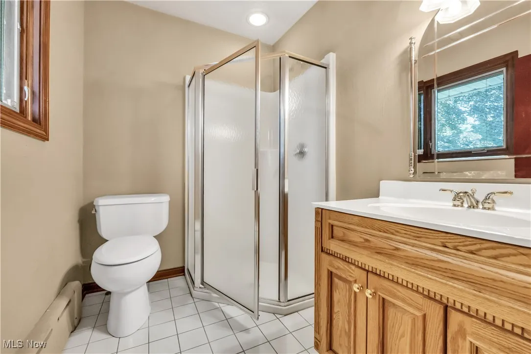 Full bathroom for bedroom #3