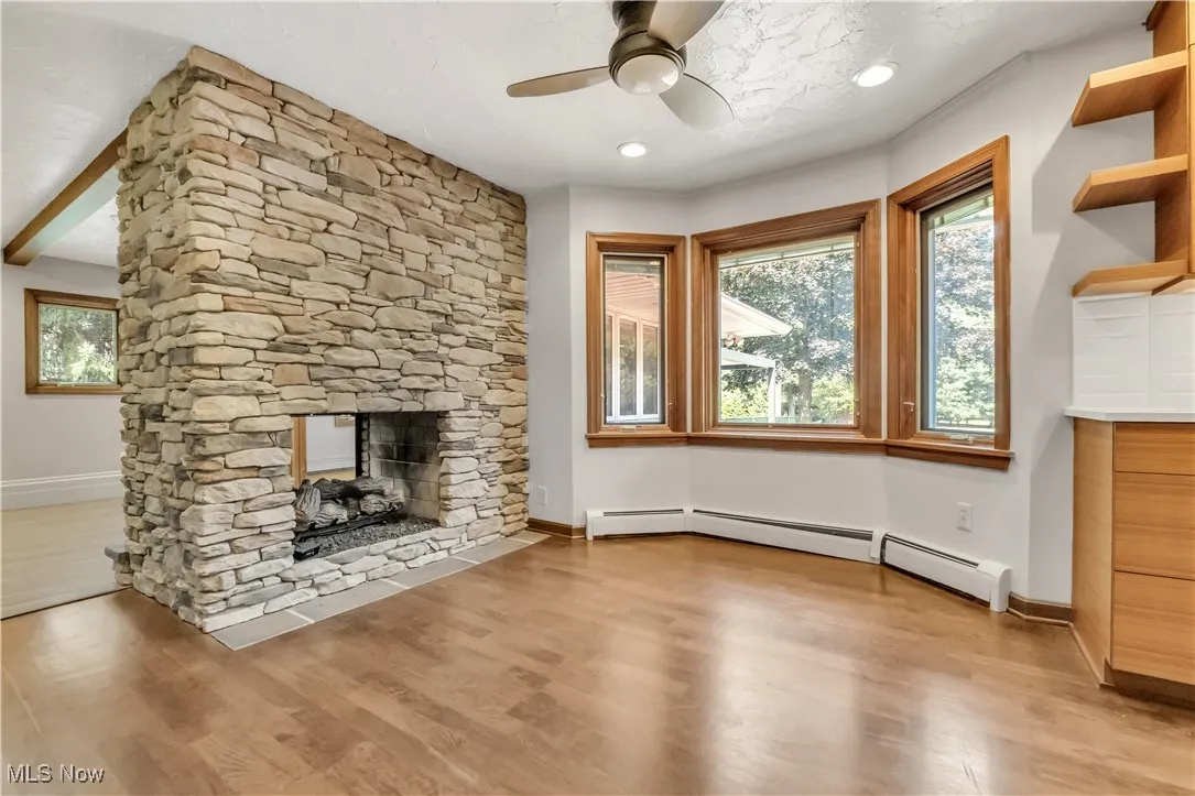 Eat-in kitchen / breakfast nook area with see-through fireplace to the dining room