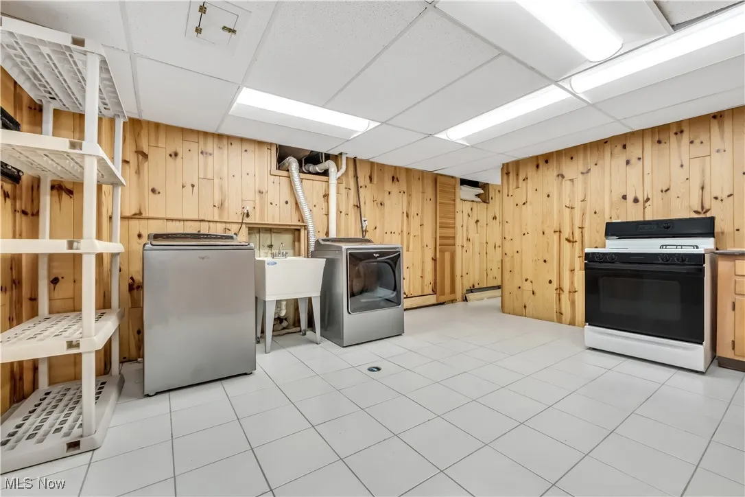 Huge room which also doubles as a kitchenette