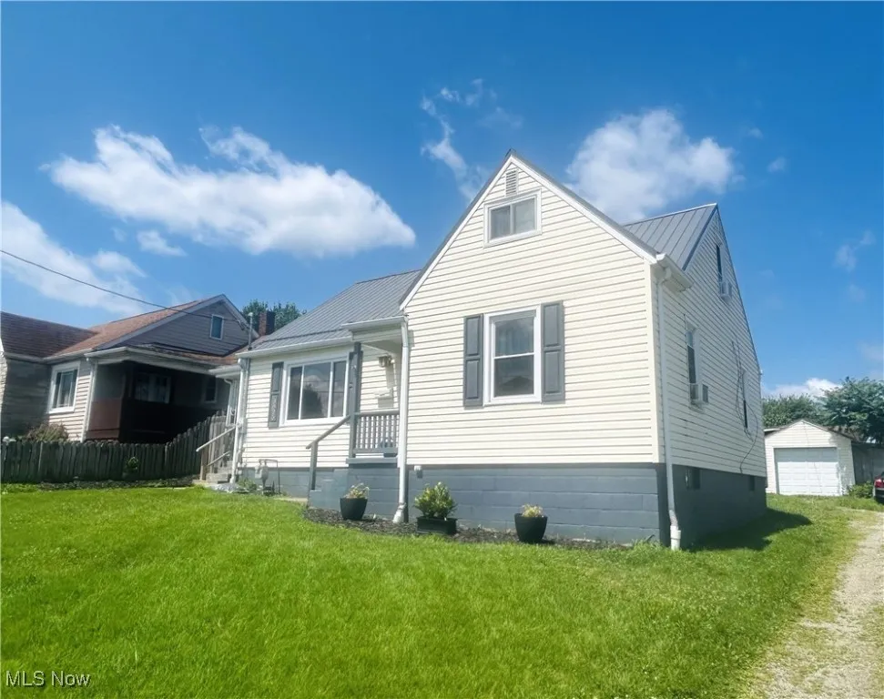 Front view of home featuring a yard
