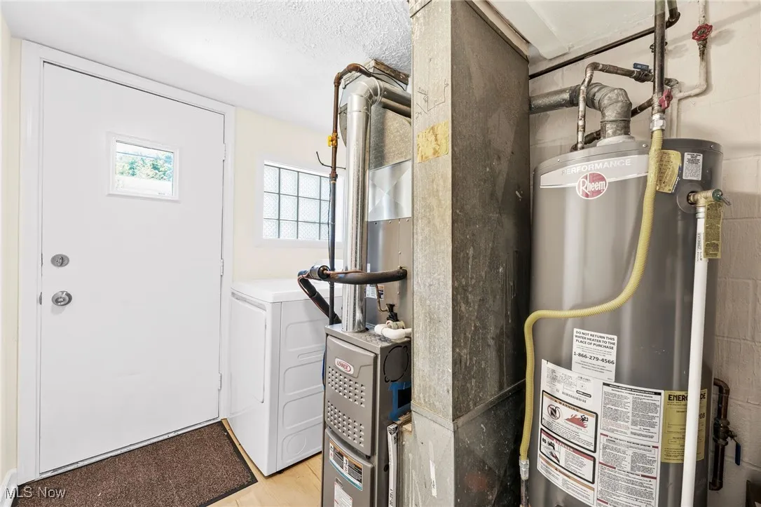 Utilities featuring gas water heater, washer / dryer, and heating unit
