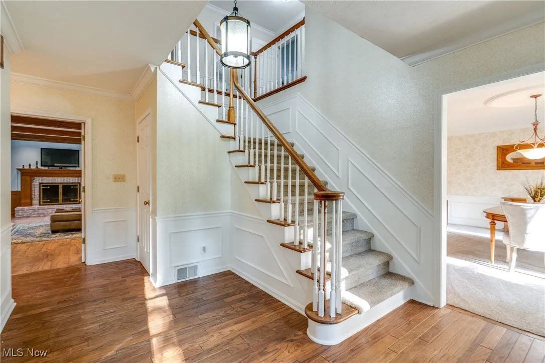 Foyer staircase
