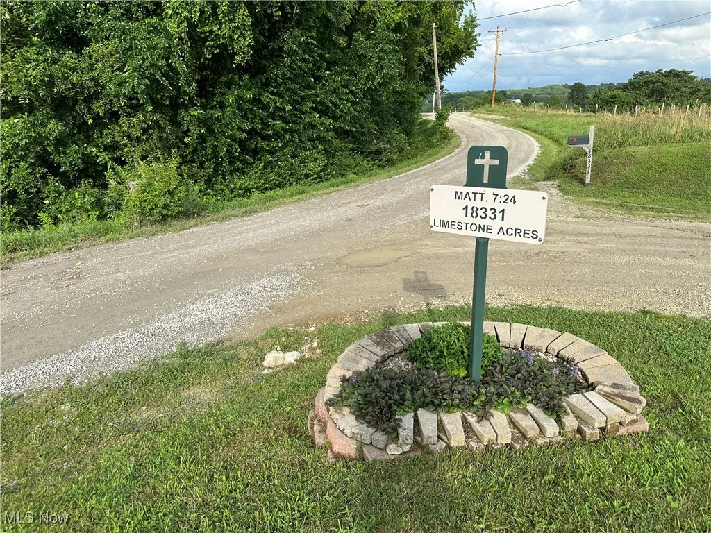 View of dirt / gravel road